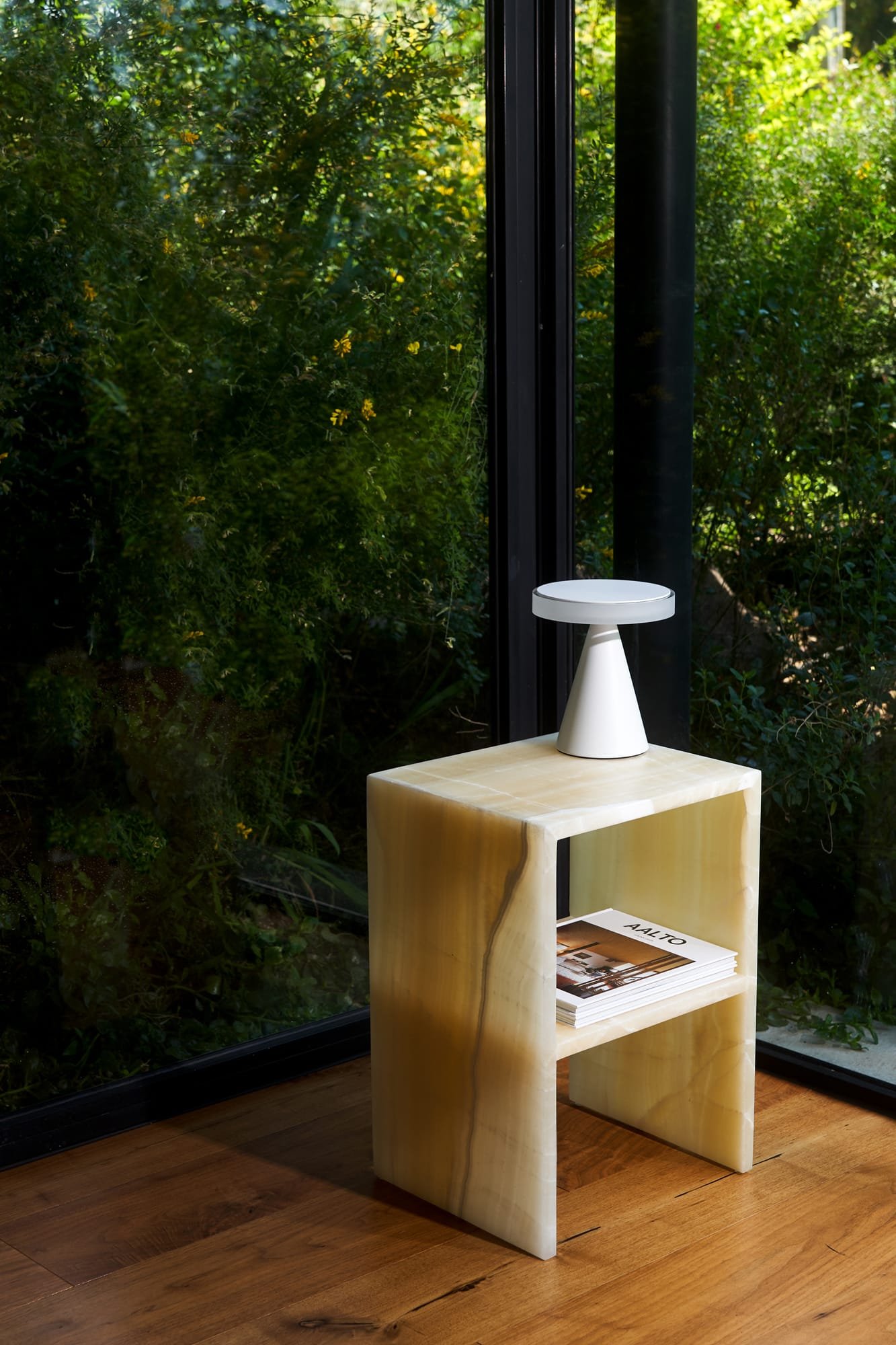 sideliner blanco - marble side table